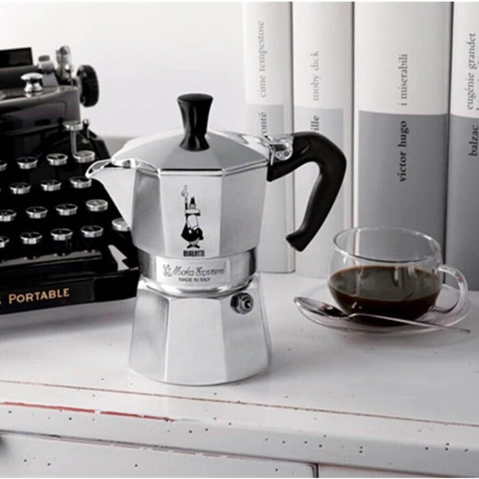 Кофеварка эспрессо Bialetti Moka Express на 6 чашек
