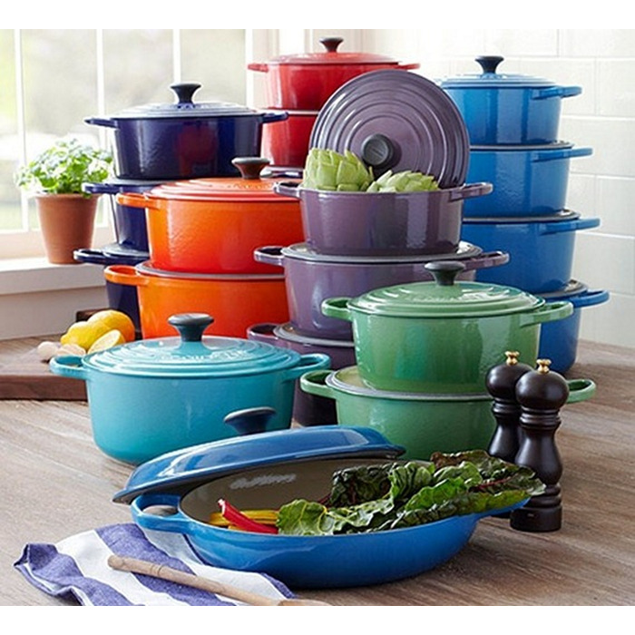 Кастрюля / жаровня с крышкой 24 см, вишневый Signature Le Creuset