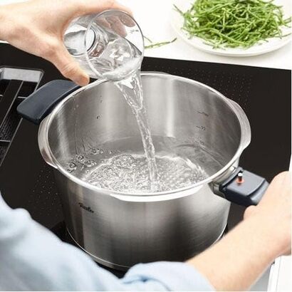 Премиум/скороварка, 4 части (6л - Ø 22 см и Rapid Frying Pan 2,5 л - Ø 22 см) с металлической крышкой, вставка - Сделано в Германии, индукционный 2,5 л и 6 л