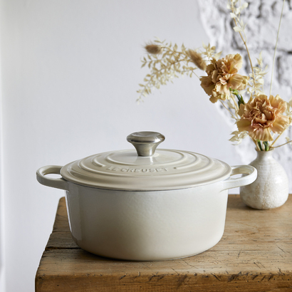 Кастрюля/жаровня 28 см Meringue Le Creuset