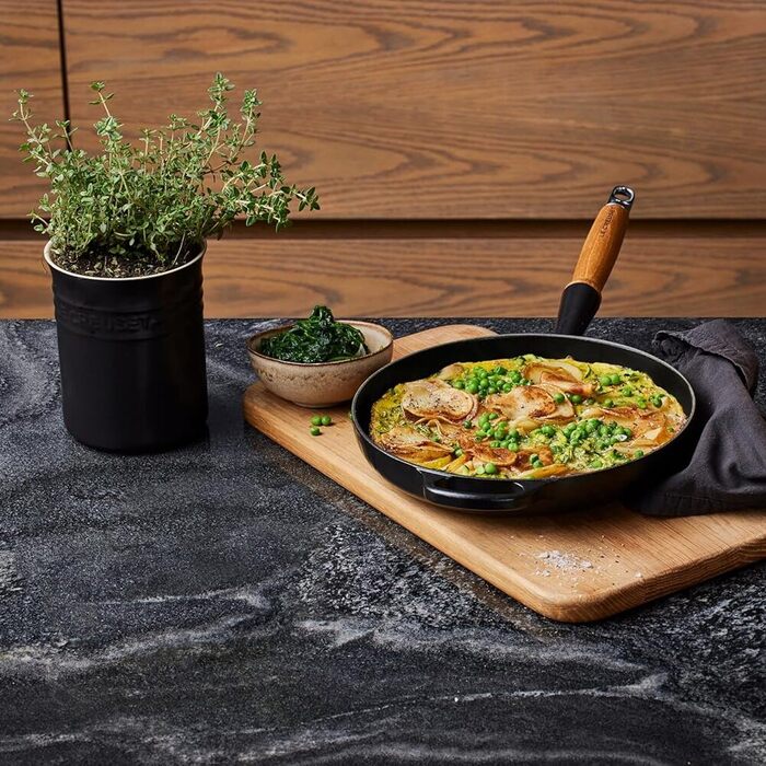 Чугунная cковорода 24 см Matt Black Signature Le Creuset