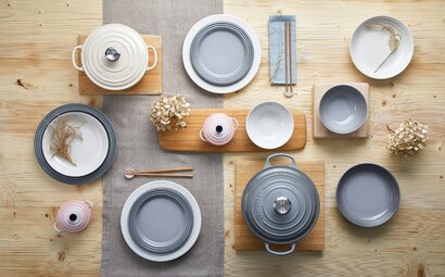 Тарелка обеденная 27 см Perlgrau Le Creuset