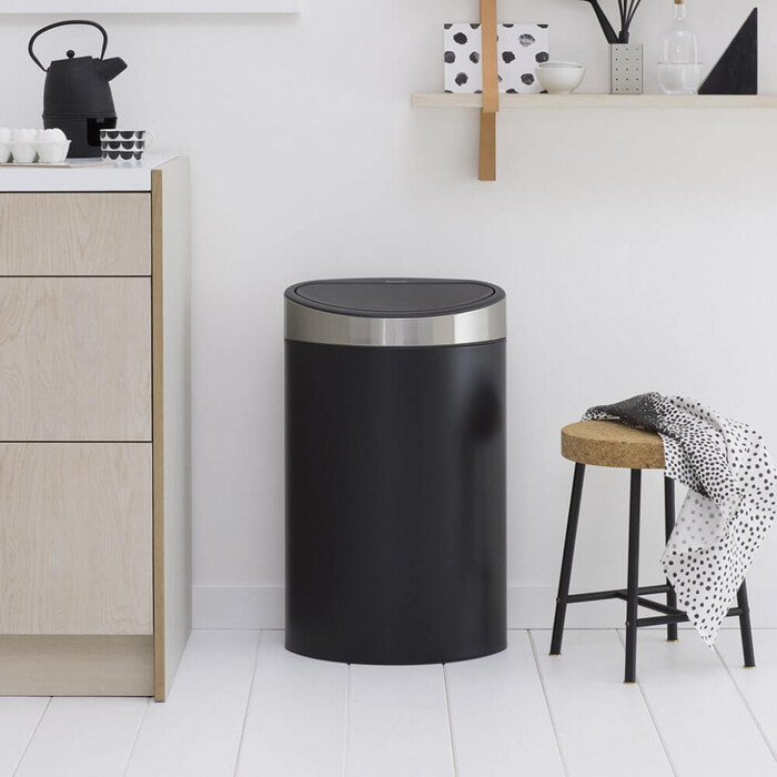 Мусорный бак 40 л черный матовый, крышка глянцевая сталь Touch Bin Brabantia