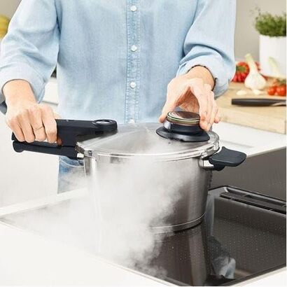 Премиум/скороварка, 4 части (6л - Ø 22 см и Rapid Frying Pan 2,5 л - Ø 22 см) с металлической крышкой, вставка - Сделано в Германии, индукционный 2,5 л и 6 л