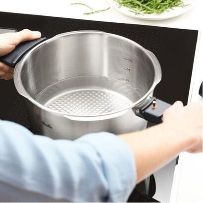 Премиум/скороварка, 4 части (6л - Ø 22 см и Rapid Frying Pan 2,5 л - Ø 22 см) с металлической крышкой, вставка - Сделано в Германии, индукционный 2,5 л и 6 л